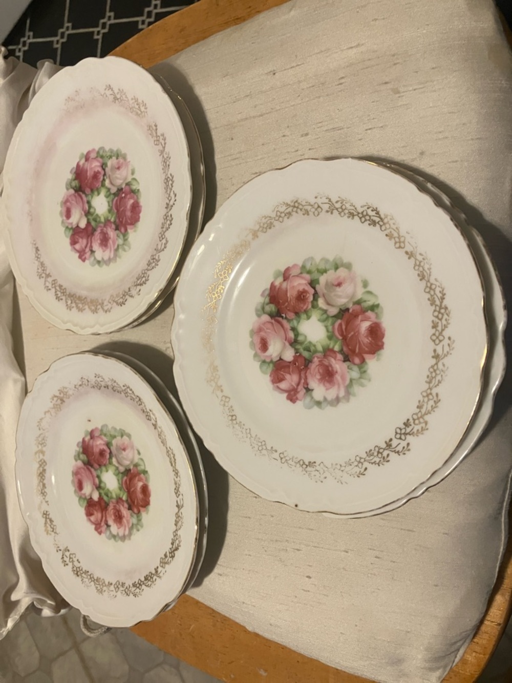 Lovely Set of 6 china with golden edging n roses in middle. All made in Germany
